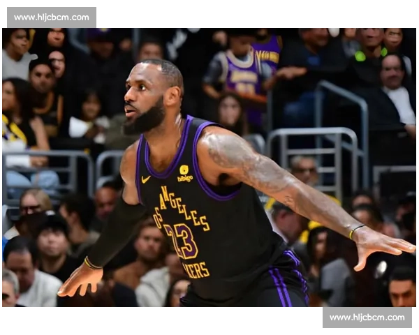 湖人大战火箭精彩对决 詹姆斯与伍德领衔争锋再现激烈拼搏