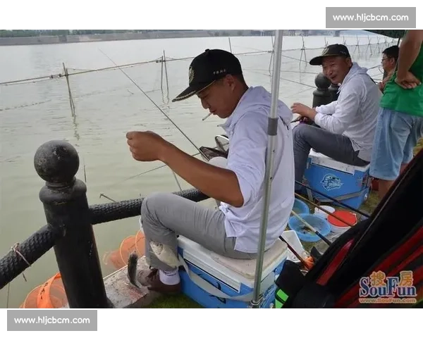 高手聚集水边激烈钩鱼比赛精彩瞬间全记录 高手聚集水边激烈钩鱼比赛精彩瞬间全记录